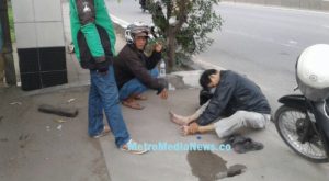Pengendara Motor Terpental Dan Nyaris Terlintas Truk