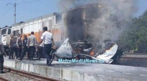 KA Argo Bromo Tabrak Xenia, 4 Orang Tewas di Tempat