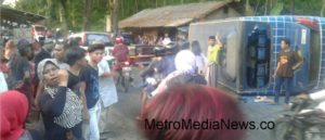 Gara Gara Rem Blong Bus Terbalik, Penumpang Histeris