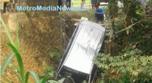 Diduga Sopir Ngantuk, Mobilnya Terjerembab Masuk Jurang
