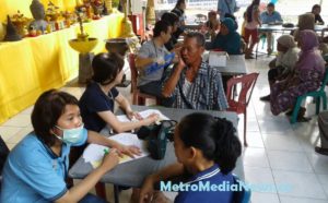 Yayasan Dhammasekha Karuna Gelar Baksos Kesehatan Gratis di Teluk Naga