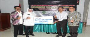 Plt. Bupati Subang Melepas Cama Baru UNPAD Asal Subang Lewat Bea Siswa Bjb Cabang Subang