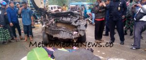 Lima Mobil Rusak Parah di Tabrak Truk Muatan Pasir, Tiga Tewas