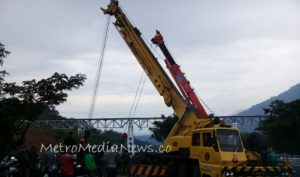 Truk Pengangkut Beko Masuk Jurang, Dua Tewas