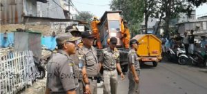 Lapak PKL di Krendang Utara di Tertibkan Satpol PP