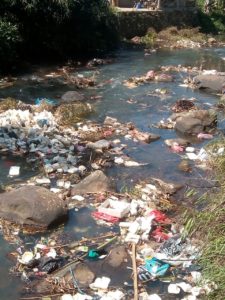SUNGAI PRODUKTIF DICEMARI LIMBAH PASAR SUKANAGARA