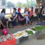 Pedagang Pasar Rakyat Protes Dengan Berpindah Dagang ke ” Alun-Alun Pemkab Subang” IMG-20170816-WA0018