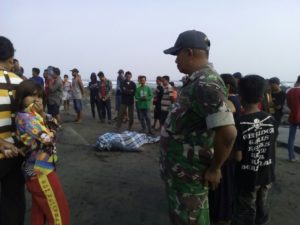 Warga Pantai Jayanti Geger, Sesosok Mayat Di Temukan Mengambang