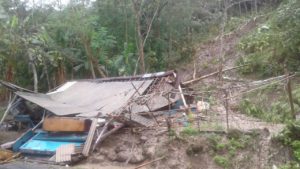 Hujan Deras, Rumah Warga Diterjang Longsor