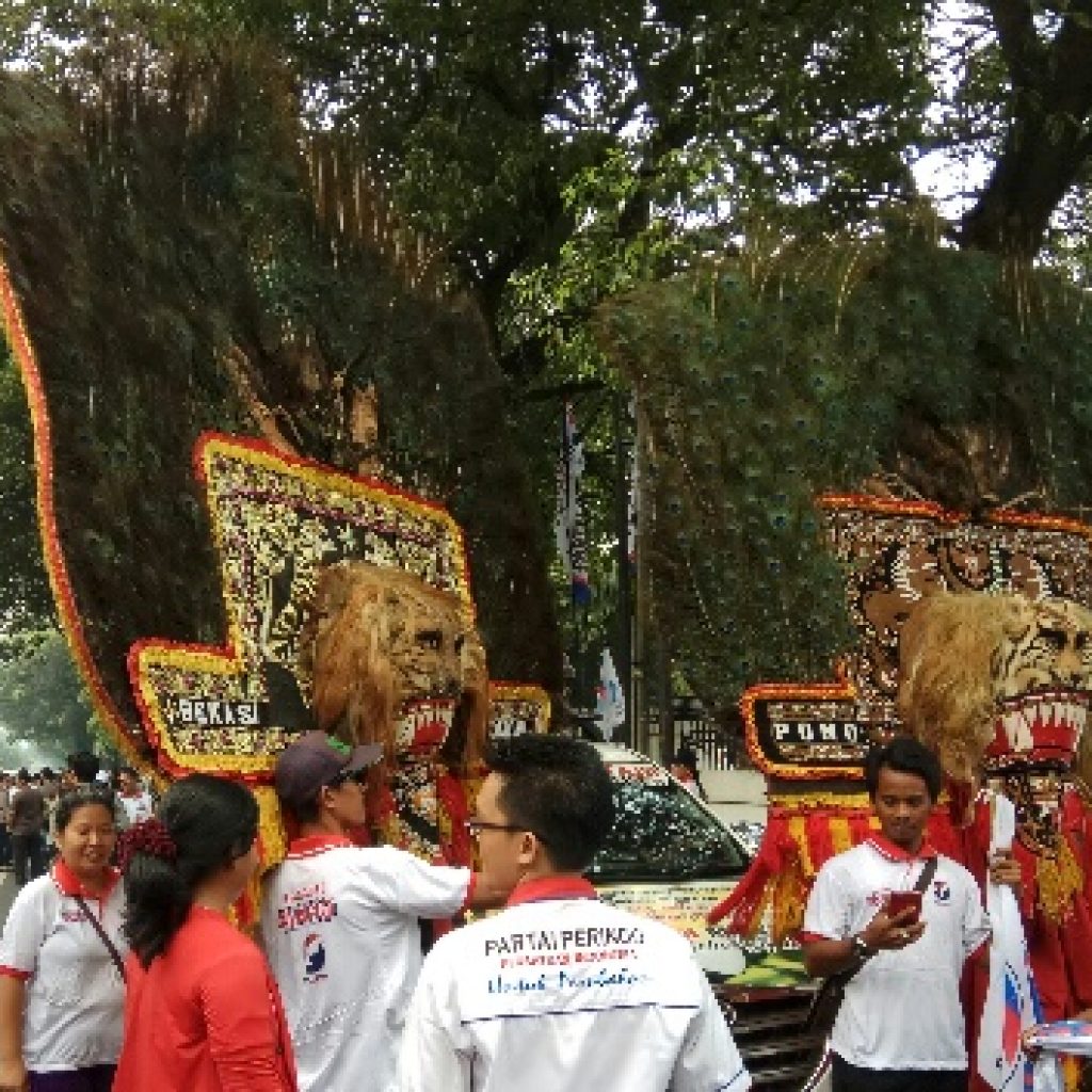 Hari Ini HT Daftarkan Perindo Ke KPU