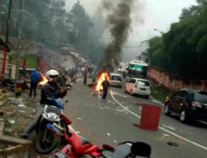 Kerusuhan Di Puncak Akibat Tindakan Satpol PP Yang Arogan
