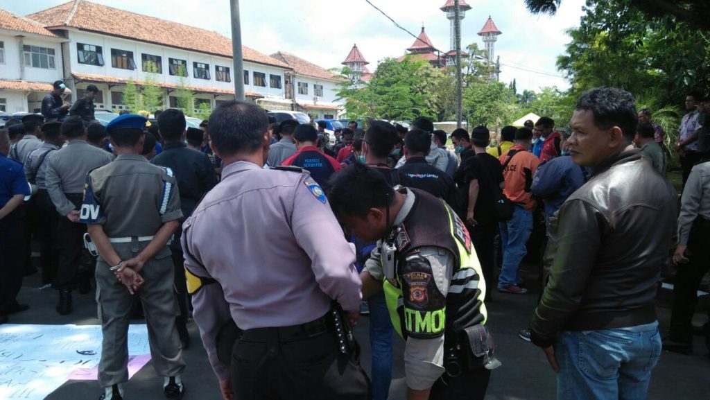 Wartawan Cianjur Gelar Aksi Demo, Desak Bupati Copot Kabag Humas Pemkab