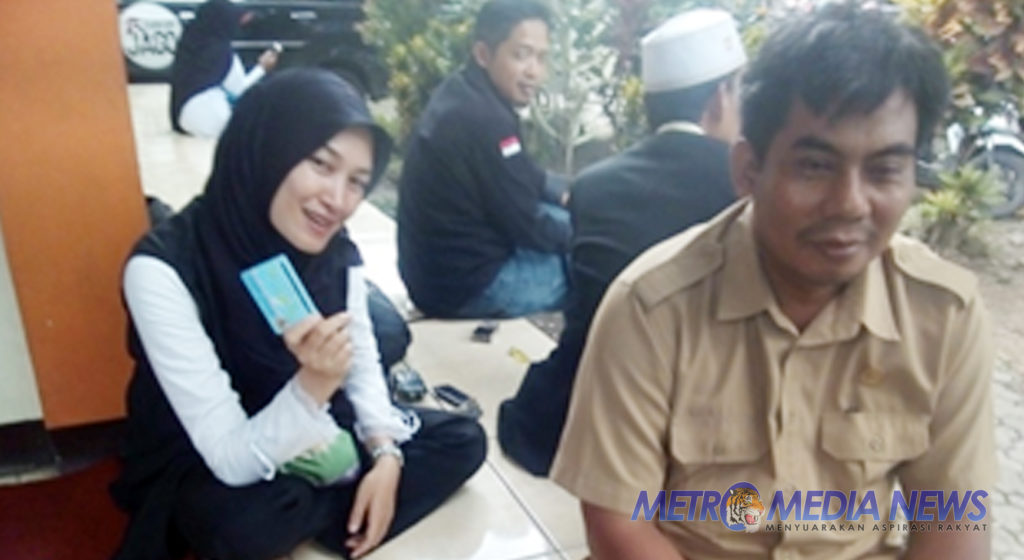 Camat Cianjur Rela Antri Untuk Mendapatkan e-KTP