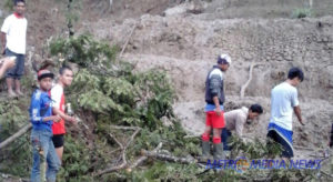 Detik-detik ambruknya tebing dipemukiman warga