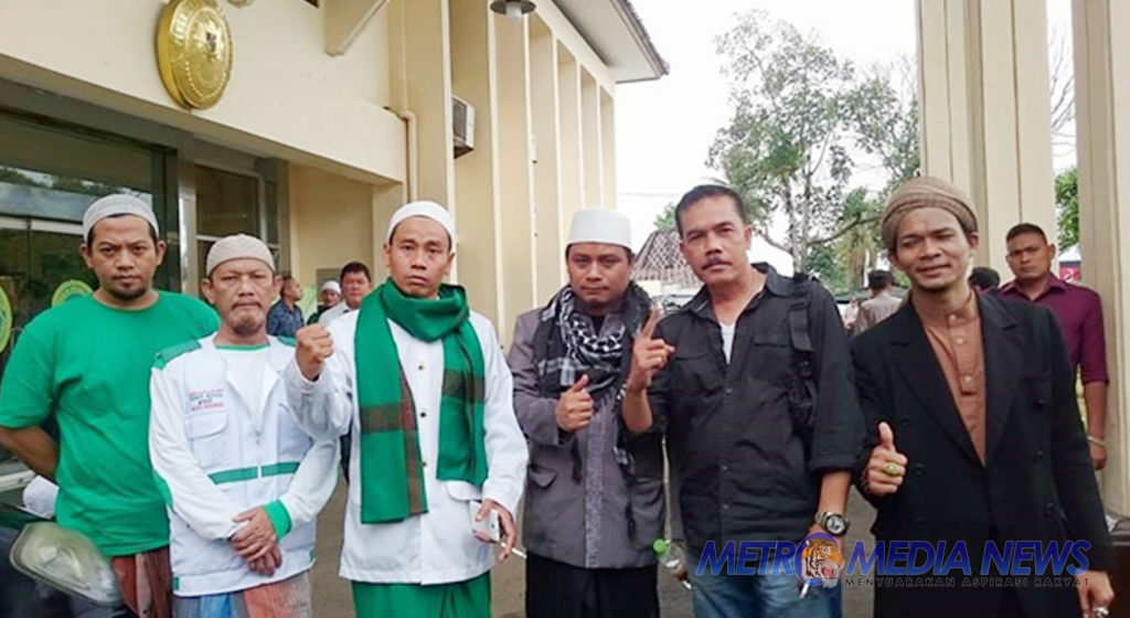 FPI dan PP Kab. Cianjur Gelar Aksi Demo Tuntut Putusan Hakim Yang Dinilai Tidak Adil