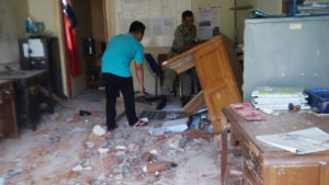Kantor Kecamatan Cisayong Jebol di Tabrak Mobil Dinas