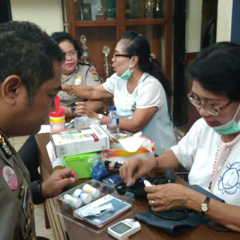 Peringati Hari Pahlawan, Polsek Sawah Besar Gelar Bhakti Sosial