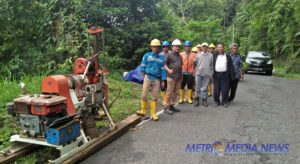 Tim Peneliti dan Bale Besar Pusat Survey Lokasi Pelebaran Tebing Ranca Embe Jalur Naringgul-Cianjur Selatan