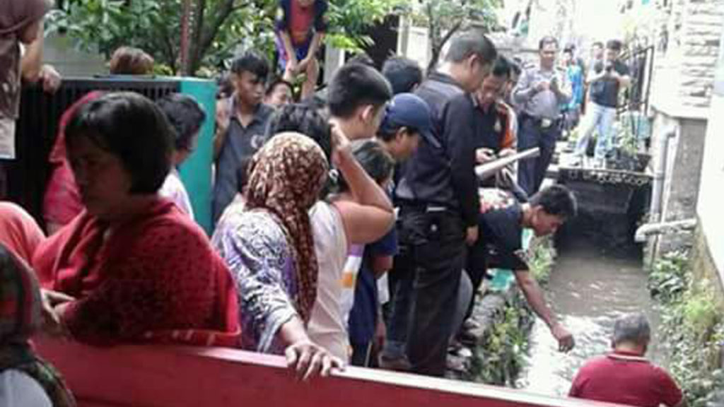 Warga Sayang Digegerkan Dengan Penemuan Mayat Bayi Diselokan