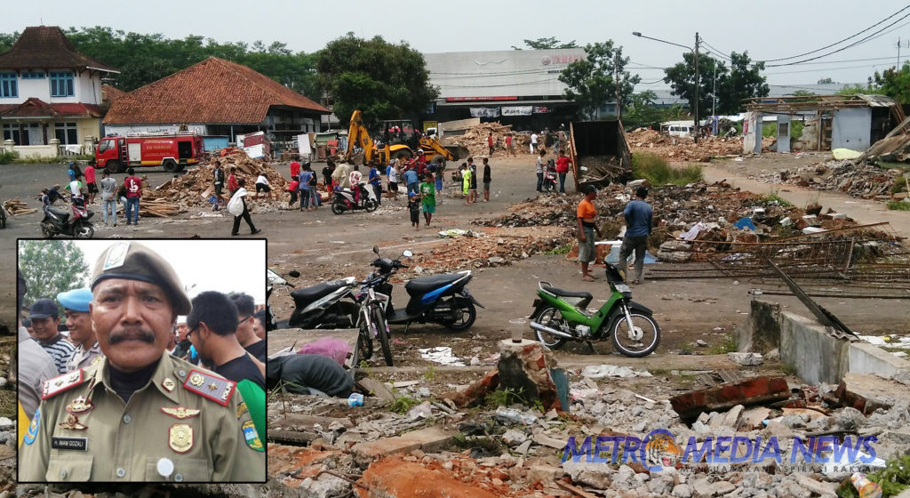 Bangunan Bekas Terminal Cilembang di Bongkar Petugas