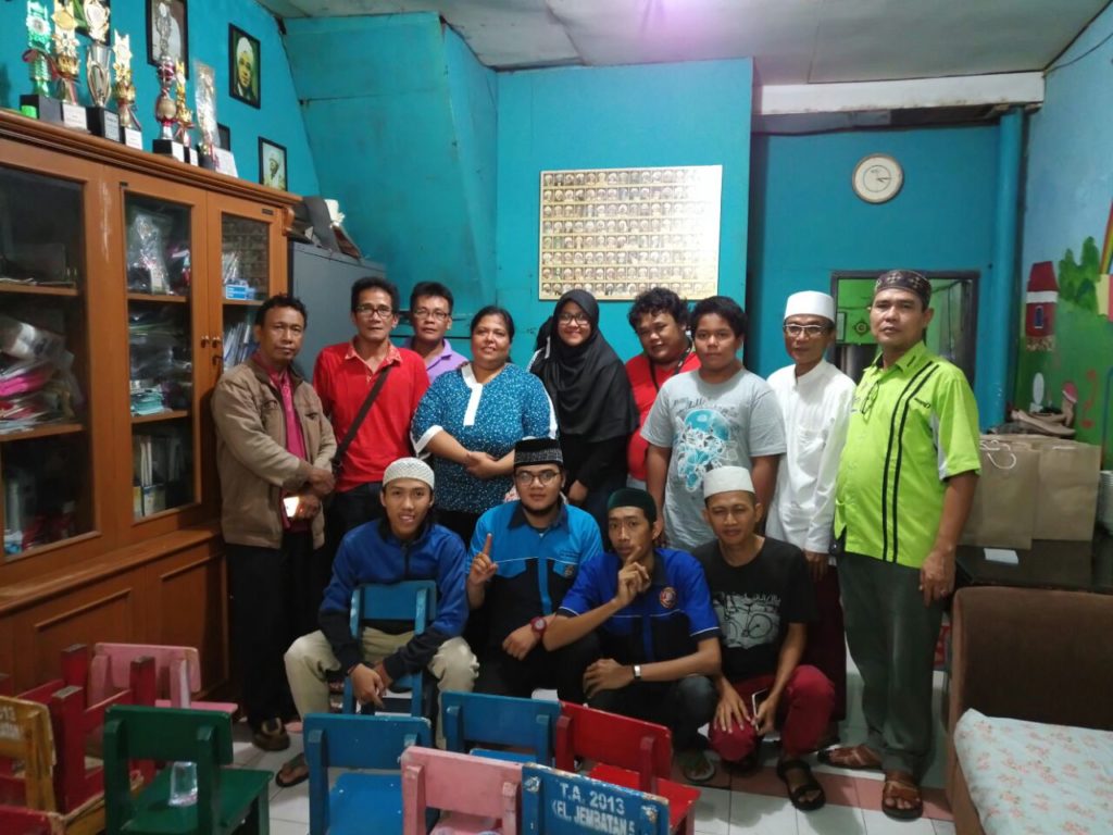 Bella Berbagi Kebahagiaan Dengan Anak Yatim Piatu di Jembatan Lima