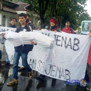 Aliansi Rakyat Gelar Unjuk Rasa Kritisi Rencana Pembongkaran SDN Ibu Jenab