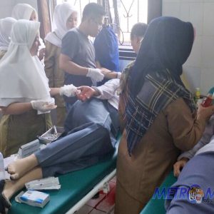 Atap SMK 1 Tanggeung Ambruk Akibat Gempa, 8 Orang Siswi Luka-Luka