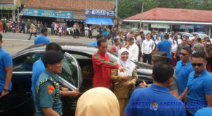 Presiden Jokowi Berikan Paket Sembako Kepada 500 Warga Ciawi