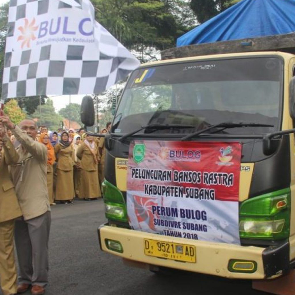 Bupati Subang Secara Simbolis Serahkan dan Lepas Mobil Pengangkut Rastra