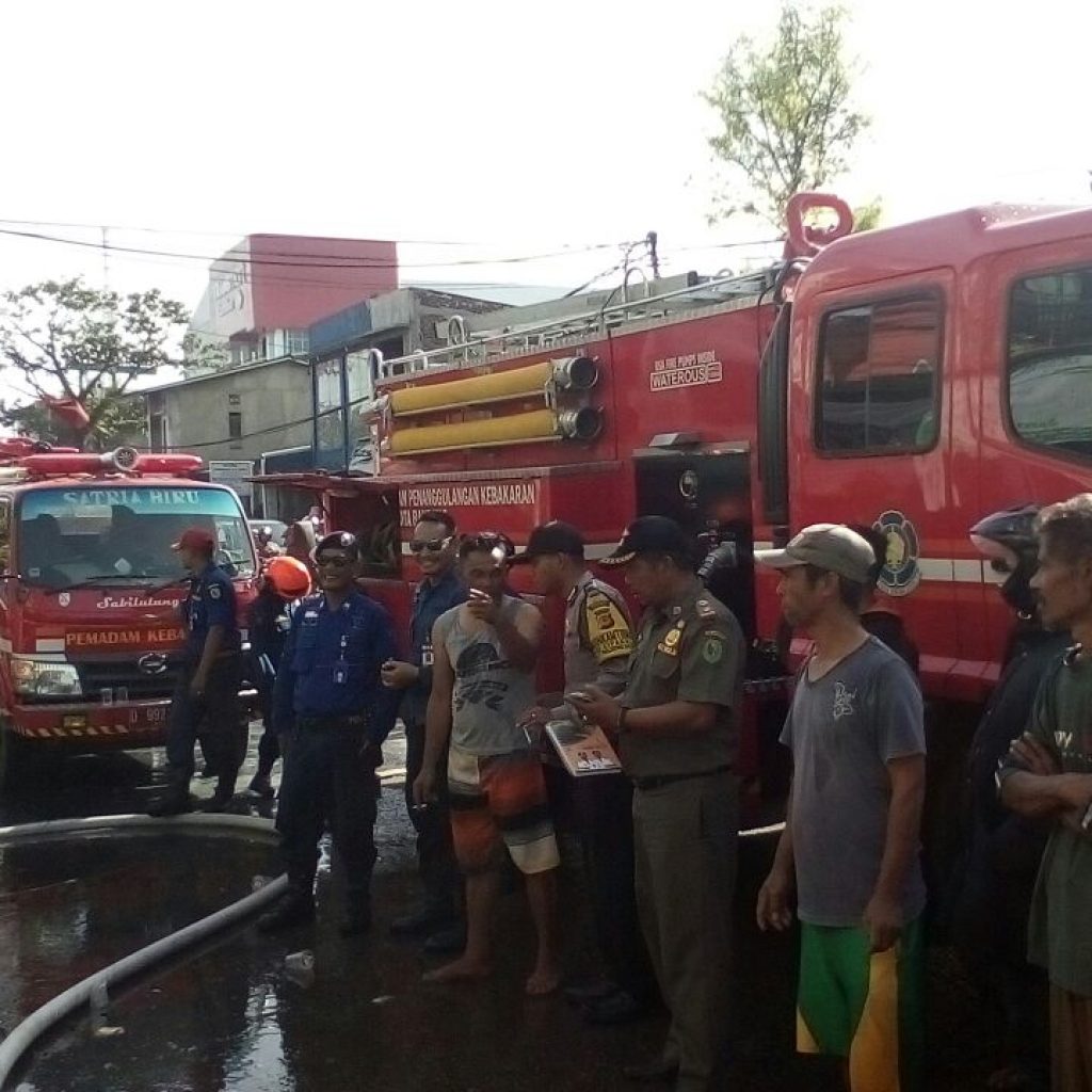 Tabung Gas Setrika Uap Meledak, Tiga Tempat Usaha Milik Warga Terbakar