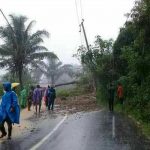 Tebing Ambruk, Akses Jalur Nasional Bandung-Cianjur Tertutup IMG-20180425-WA0256