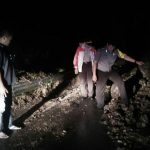 Longsor Lumpuhkan Jalur Nasional Bandung Cianjur Naringgul Cidaun img-20180407-wa0027-1337969174.jpg