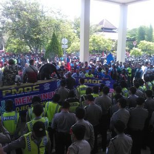 Ribuan Opang dan Angkum Unjukrasa di Gedung DPRD Kabupaten Cianjur