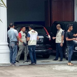 KPK Temukan Uang 1,9 Miliar, Saat Geledah Rumah Bupati Bengkalis
