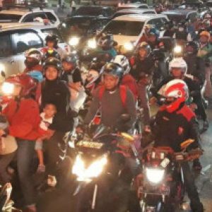 Jalur Kalimalang Dipadati Ribuan Pemudik