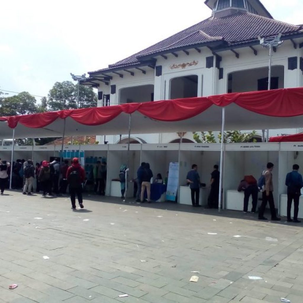 Masyarakat Antusias Acara Job Fair 2018 yang Digelar Disnaker Kabupaten Bekasi
