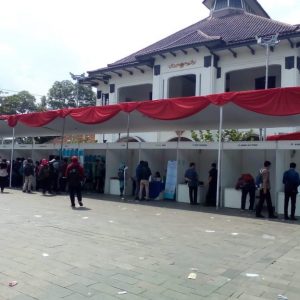 Masyarakat Antusias Acara Job Fair 2018 yang Digelar Disnaker Kabupaten Bekasi