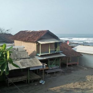 Kawasan Wisata Pantai Jayanti Cidaun Kini Semrawut