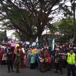 Ribuan Massa dari 35 Ormas Gelar Aksi Tolak LGBT di Garut