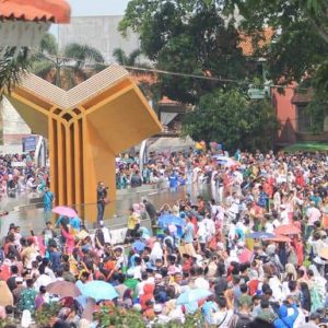 Pasca OTT Bupati Cianjur, Warga Makan Gratis 1000 Nasi Liwet