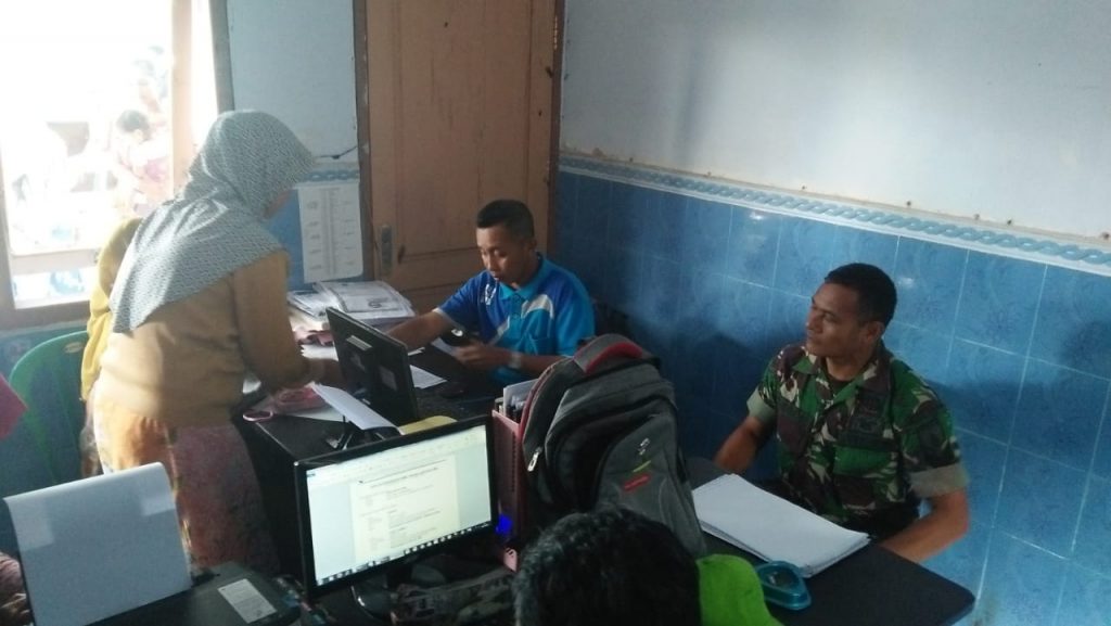 Satgas TMMD Bantu Pelayanan Administrasi Kependudukan