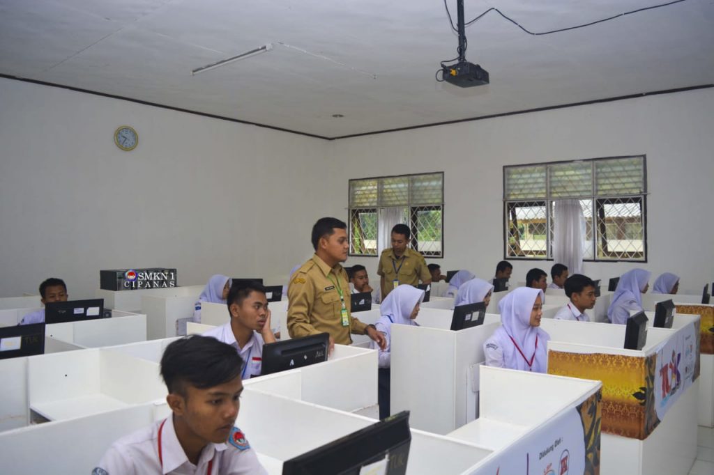 Minim Komputer, Namun Pelaksanaan UNBK SMKN 1 Cipanas Berjalan Lancar