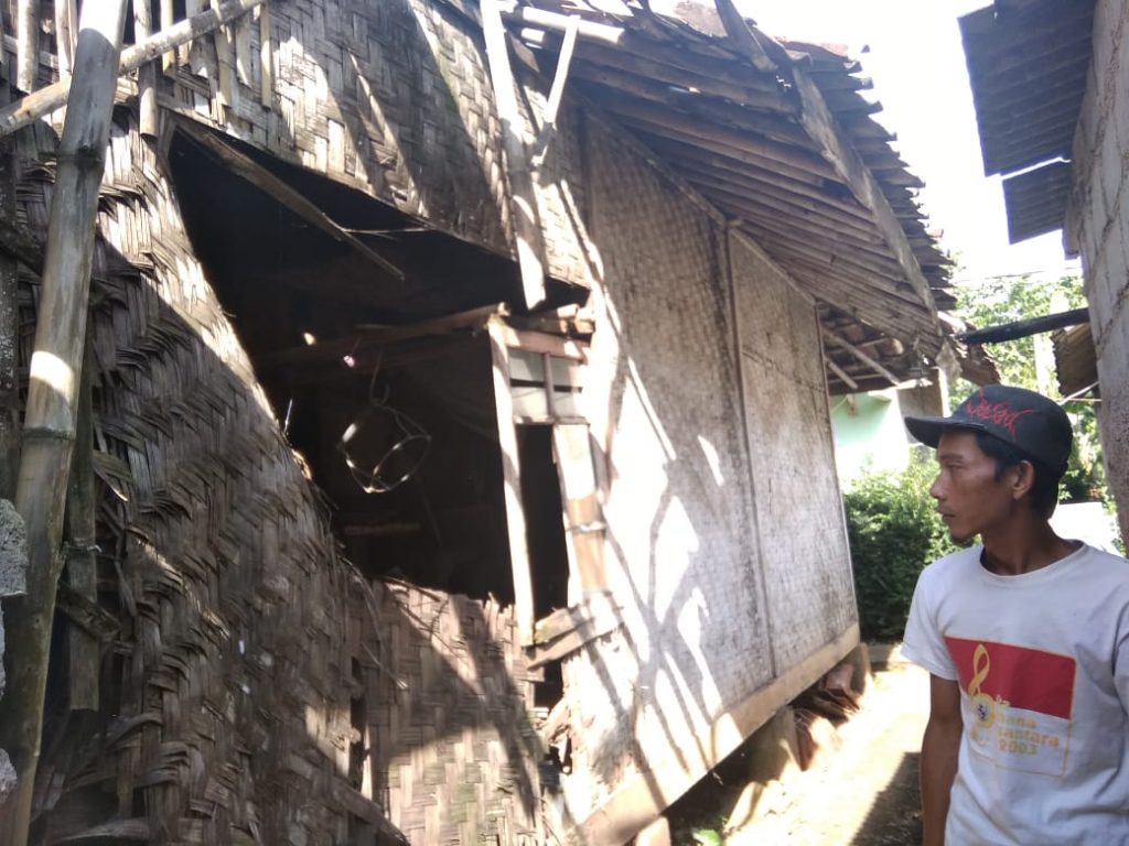 Kisah Pilu Seorang Pemulung Menyelamatkan Buah Hatinya