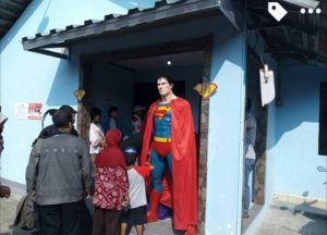 Ada Superman di TPS 72 Depok
