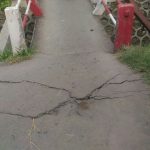 Jembatan Penghubung di Semanan Ambles Akibat Hujan Deras img-20190429-wa00802006673864.jpg