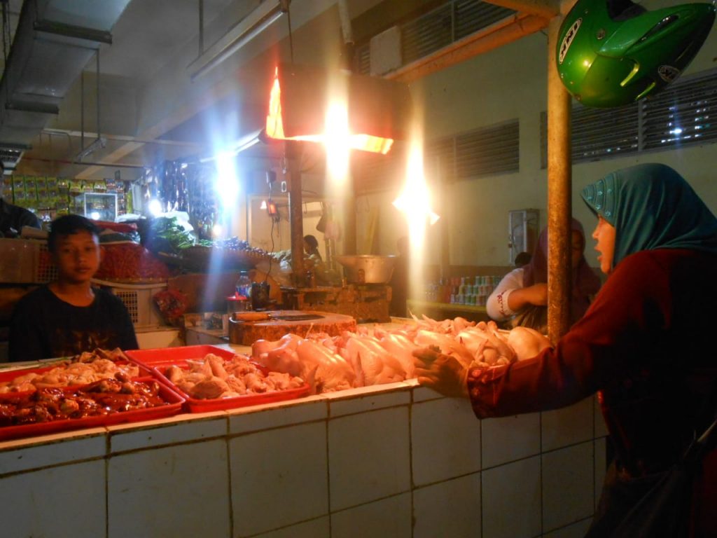Harga Daging Ayam Pasar Cipanas Turun ke Rp 35 ribu per Kg