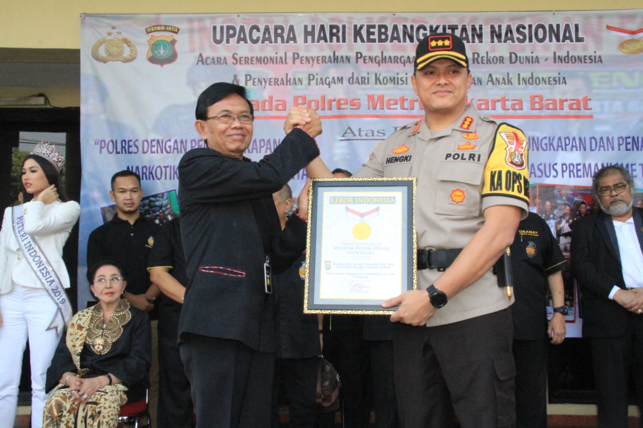 Polres Jakbar Raih Penghargaan Ungkap Berbagai Kasus IMG-20190520-WA0046.jpg