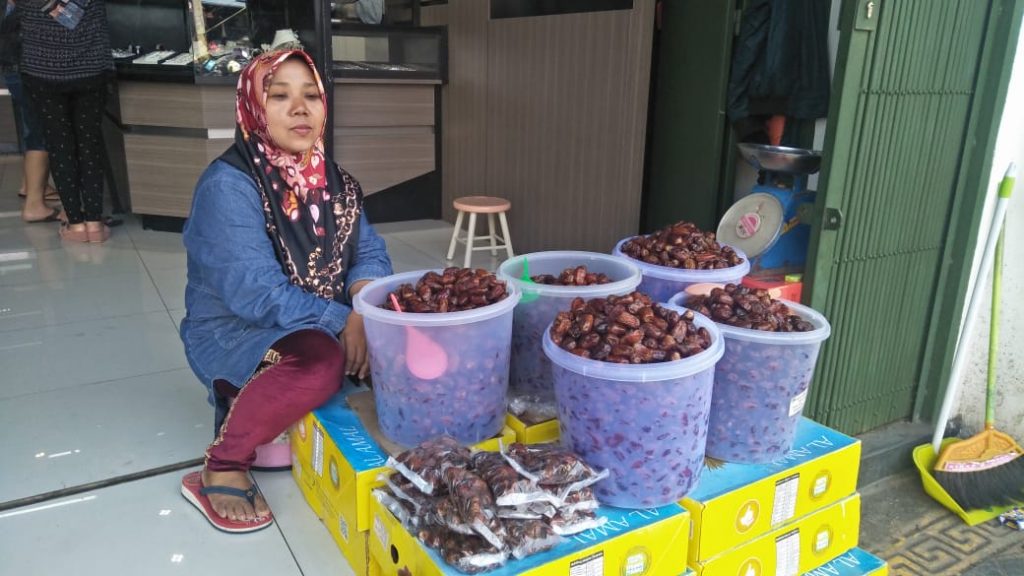 Pedagang Kurma di Cianjur Keluhkan Omset Penjualan Menurun