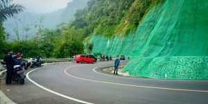 Libur Lebaran, Tebing Tanjakan Mala di Naringgul Ramai Pengunjung