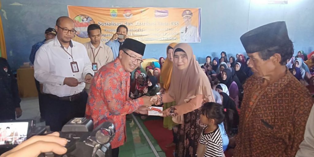 5100 Warga Naringgul Terima Bantuan Kartu Sembako Combo